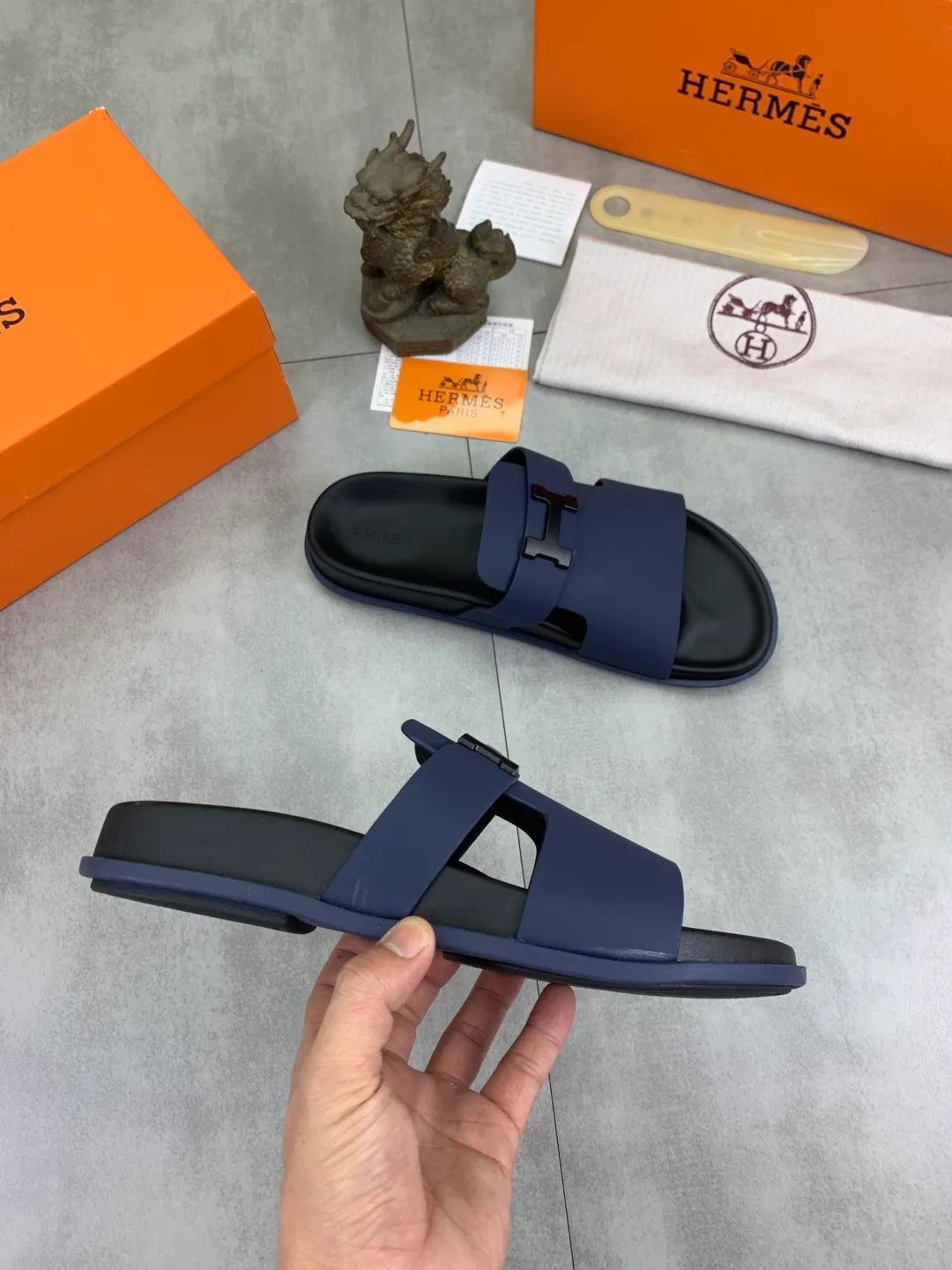 Men's shoes 💰P440 New [HERMES] high-end quality new Hermès slippers, made of imported silk calfskin, wear-resistant and non-slip rubber outsole. Fashionable and elegant code number: 39-44 (38 45 46 customized)